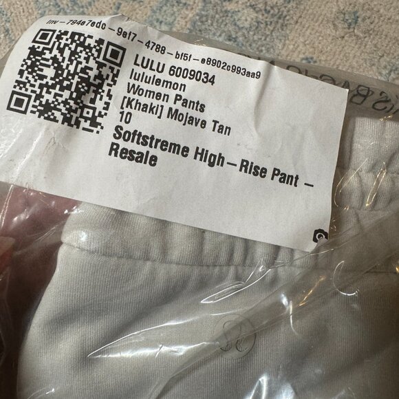 Lululemon Softstreme Khaki High-Rise Pant Size 10 NEW - Picture 7 of 7